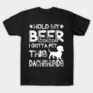 Holding My Beer I Gotta Pet This Dachshunds T-Shirt